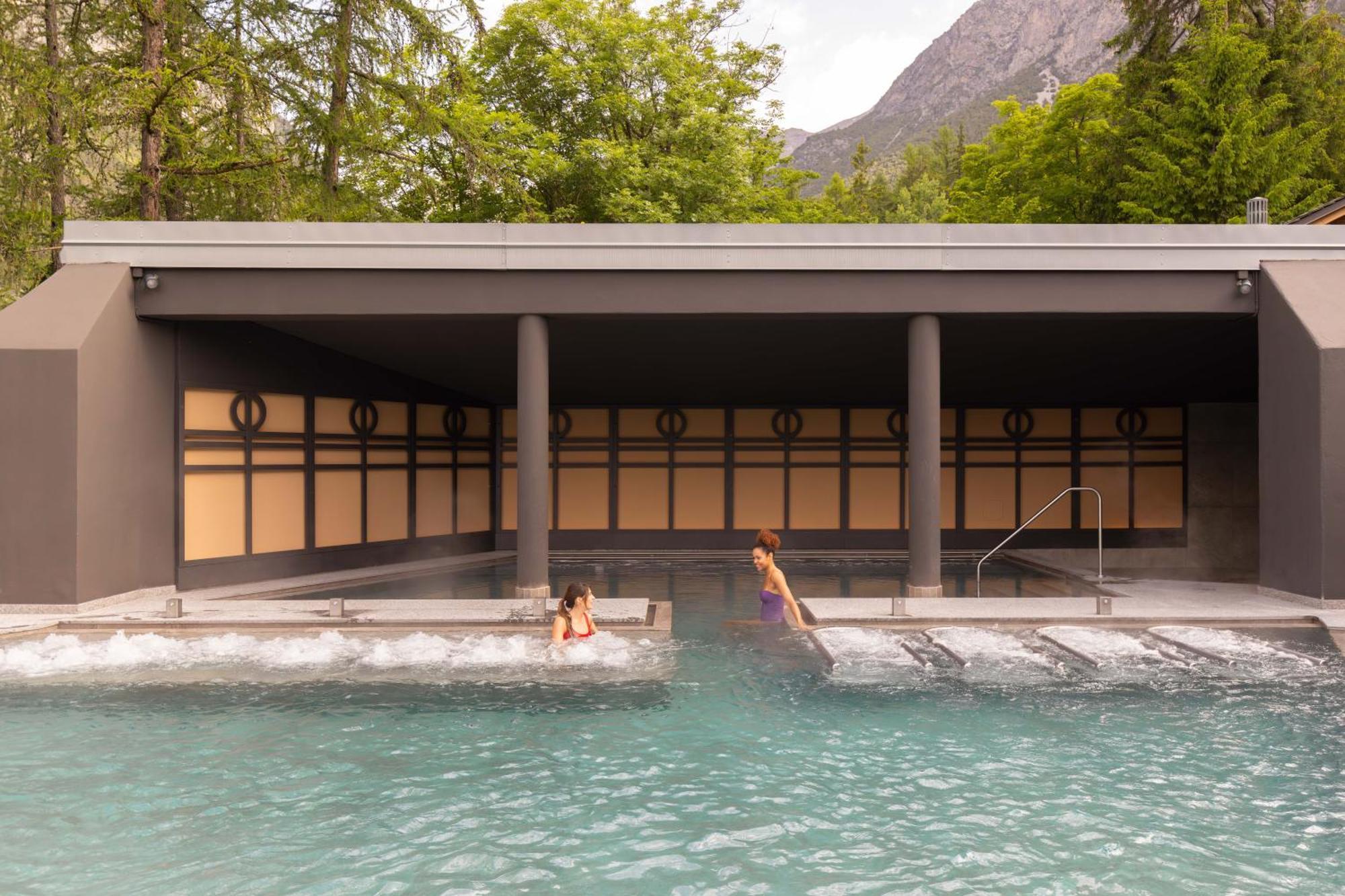 Qc Terme Grand Hotel Bagni Nuovi Bormio Exterior foto The outdoor thermal pool